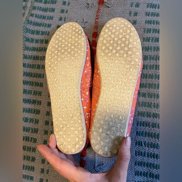 Toms, BoHo Coral w/Purple Pattern , Size W8, In Excellent Condition - Picture 2 of 7